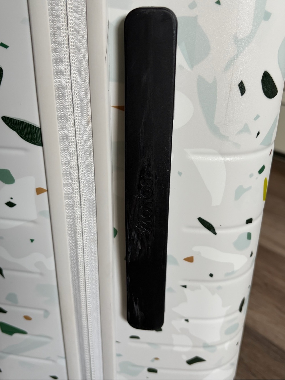 Beautiful Monos White Terrazzo-Print Carry-On Pro Plus Suitcase!! - Picture 7 of 16